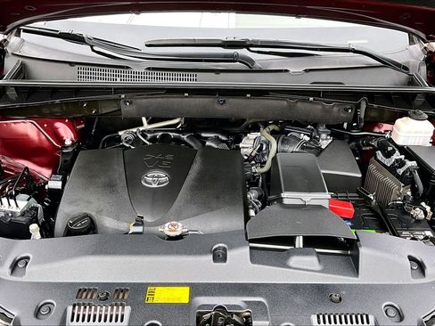 Used 2019 Toyota Highlander XLE image 9