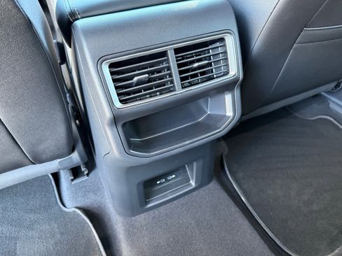 Used 2025 Volkswagen Atlas Cross Sport SE image 25