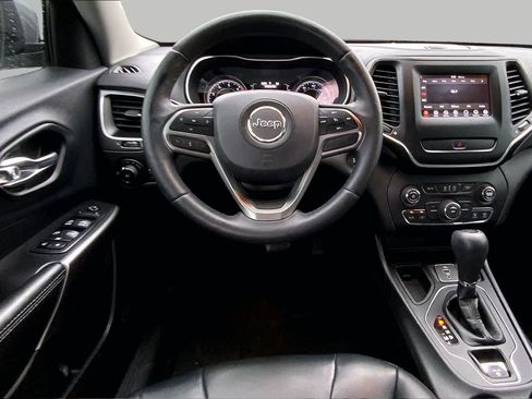 Used 2019 Jeep Cherokee Latitude Plus FWD image 6