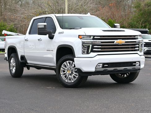 Used 2023 Chevrolet Silverado 2500 High Country w/ Z71 Off-Road Package image 2