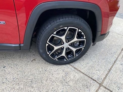 Used 2024 Jeep Compass Limited image 16