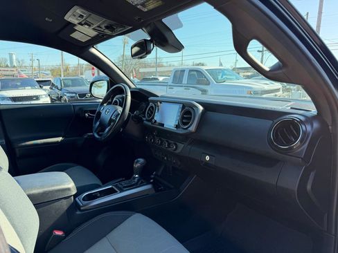 Used 2020 Toyota Tacoma TRD Off-Road w/ Technology Package image 22