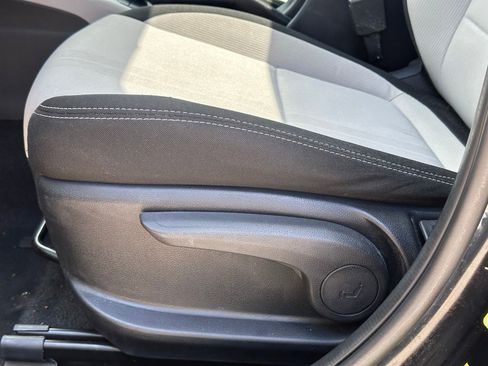 Used 2022 Hyundai Venue SEL FWD image 22
