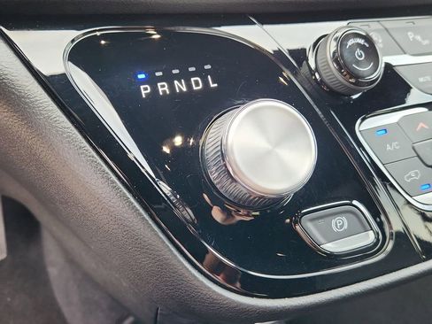 Certified 2025 Chrysler Pacifica Select image 21