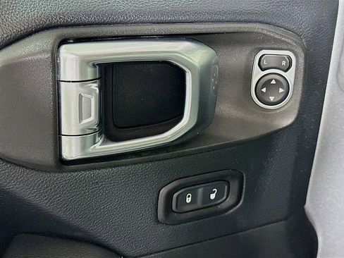 Used 2018 Jeep Wrangler Unlimited Sahara w/ Cold Weather Group image 18