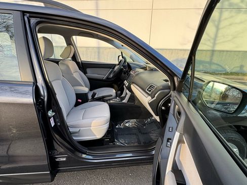 Used 2016 Subaru Forester 2.5i w/ Alloy Wheel Package image 11