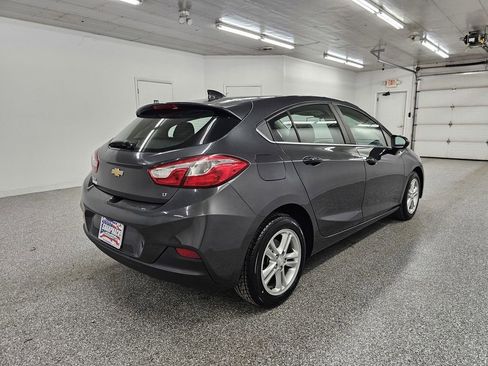 Used 2018 Chevrolet Cruze LT w/ LT Convenience Package FWD image 4