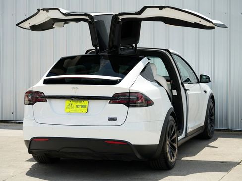 Used 2022 Tesla Model X image 55
