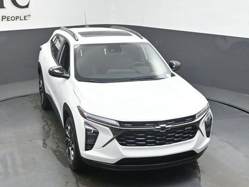 New 2026 Chevrolet Trax RS w/ Sunroof Package FWD image 25