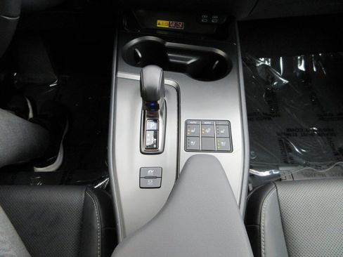 Used 2025 Lexus UX 300h AWD image 46