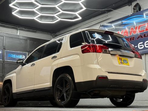 Used 2015 GMC Terrain SLT image 17