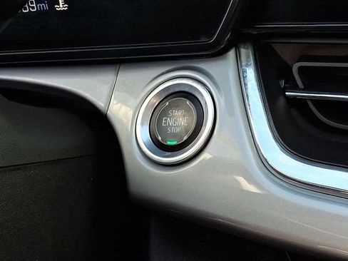 Used 2025 Chevrolet Trax LT FWD image 23