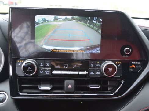 Used 2024 Toyota Highlander XSE AWD/4WD image 28