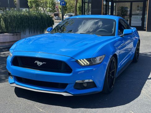 Used 2017 Ford Mustang GT RWD image 4