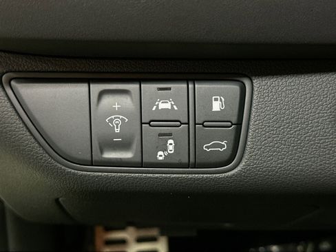 Used 2021 Genesis G70 3.3T image 18