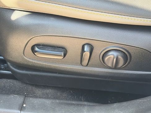 Used 2025 Chevrolet Trax ACTIV w/ Sunroof Package FWD image 18