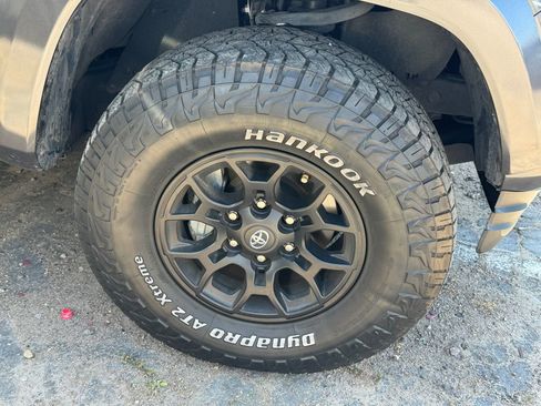 Used 2020 Toyota Tacoma SR5 RWD image 6