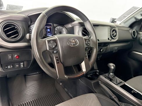 Used 2022 Toyota Tacoma TRD Off-Road AWD/4WD image 5