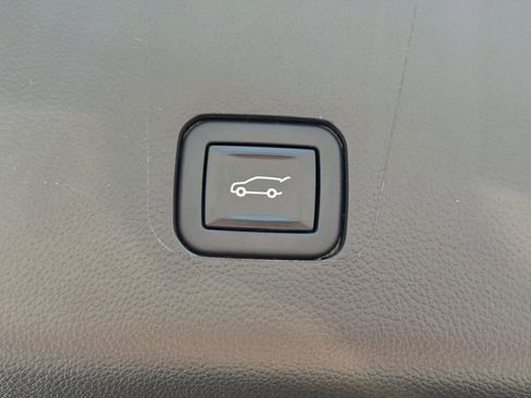 Certified 2023 Chevrolet Traverse LT image 16