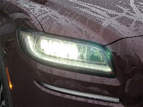 Used 2022 Lincoln Nautilus Black Label w/ Class II Trailer Tow Package image 9