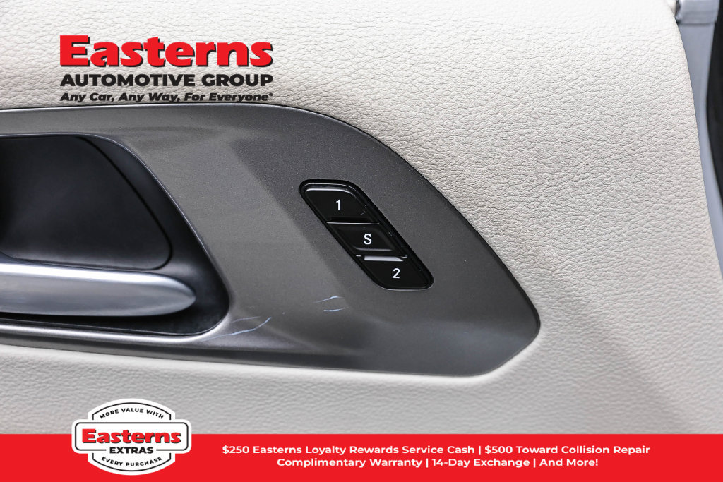 Used 2024 Chrysler Pacifica Touring-L FWD image 20