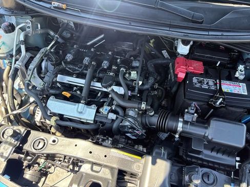 Used 2024 Nissan Versa SR FWD image 9