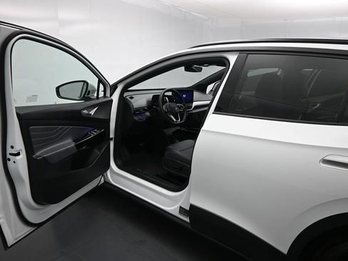 Used 2024 Volkswagen ID.4 S RWD image 9