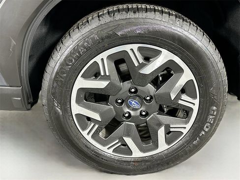 Used 2025 Subaru Forester Premium image 29