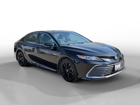 Used 2023 Toyota Camry LE w/ Convenience Package FWD image 7