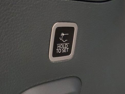 Used 2022 Jeep Grand Wagoneer Series III image 12