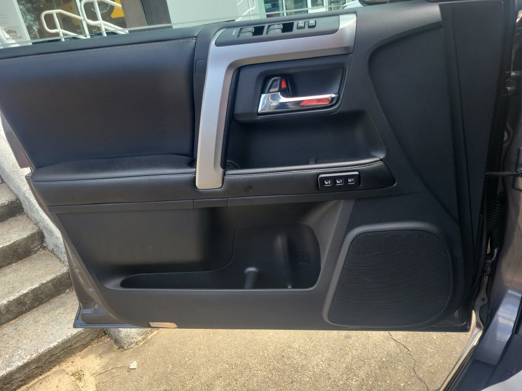 Used 2015 Toyota 4Runner Limited AWD/4WD image 13