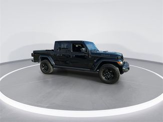 Used 2022 Jeep Gladiator Willys video 2