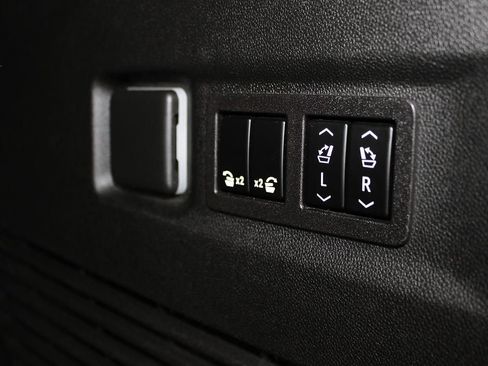 Used 2023 Chevrolet Suburban High Country image 52