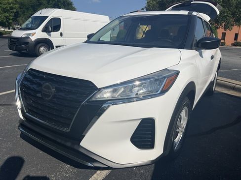 Used 2021 Nissan Kicks S FWD image 8