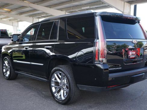 Used 2019 Cadillac Escalade Platinum AWD/4WD image 5