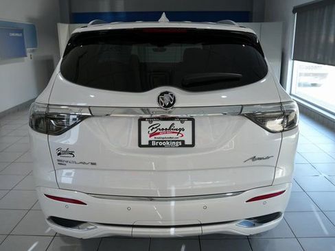 Used 2024 Buick Enclave Avenir image 9