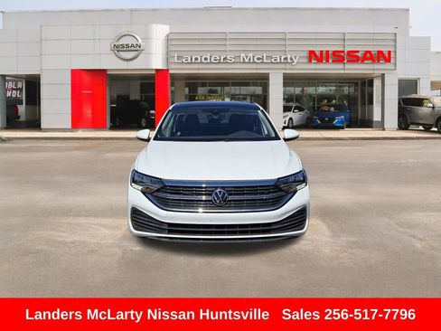 Used 2024 Volkswagen Jetta SE w/ Panoramic Sunroof Package FWD image 11
