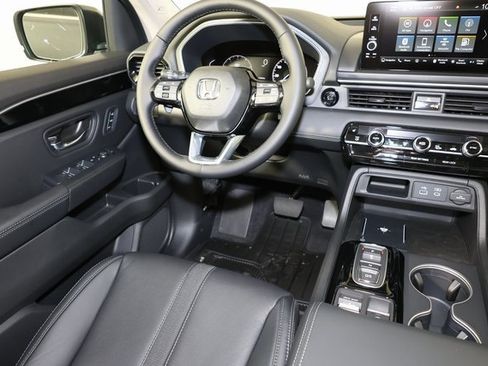 New 2025 Honda Pilot Touring image 7