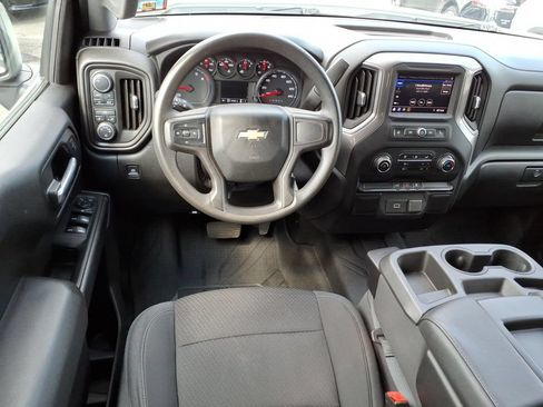 Used 2020 Chevrolet Silverado 1500 Custom w/ Custom Value Package AWD/4WD image 10
