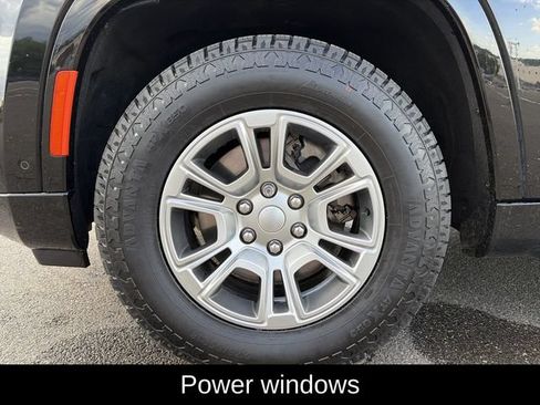 Used 2023 Jeep Wagoneer 4WD image 18