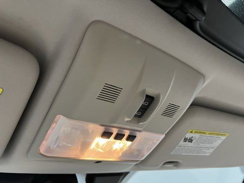 Used 2016 Land Rover LR4 HSE image 40