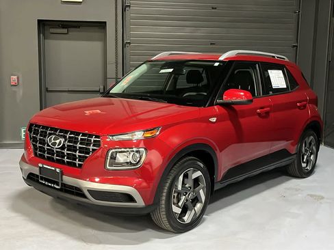 Used 2023 Hyundai Venue SEL FWD image 3