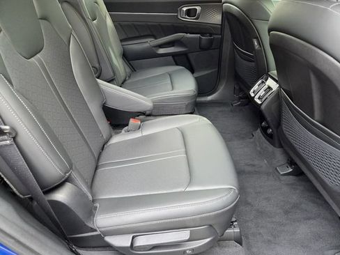 Used 2023 Kia Sorento SX AWD/4WD image 19