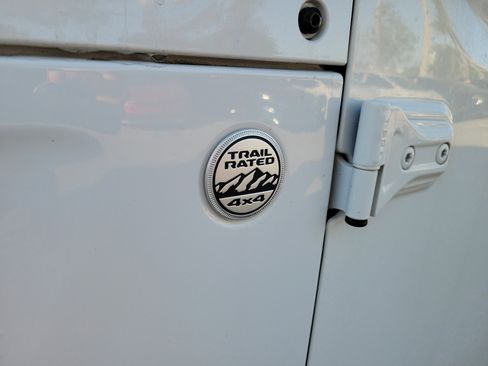 Used 2020 Jeep Gladiator Sport w/ Quick Order Package 24S image 27