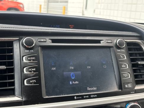 Used 2016 Toyota Highlander XLE image 11