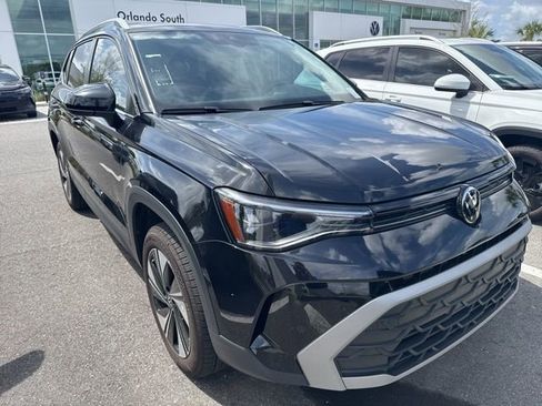 Used 2025 Volkswagen Taos SE w/ Panoramic Sunroof Package image 1