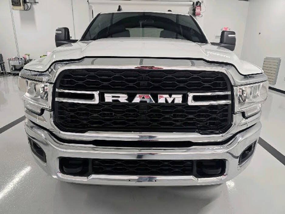 Used 2024 RAM 2500 Tradesman w/ Chrome Appearance Group AWD/4WD image 4