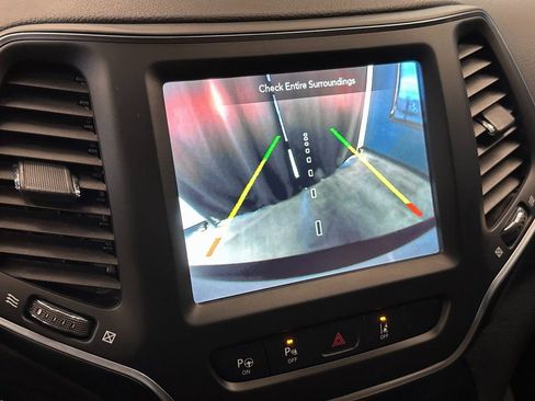 Used 2023 Jeep Cherokee Altitude Lux image 9