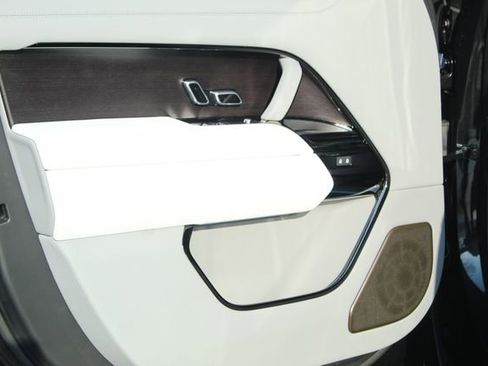 New 2026 Land Rover Range Rover SV image 21