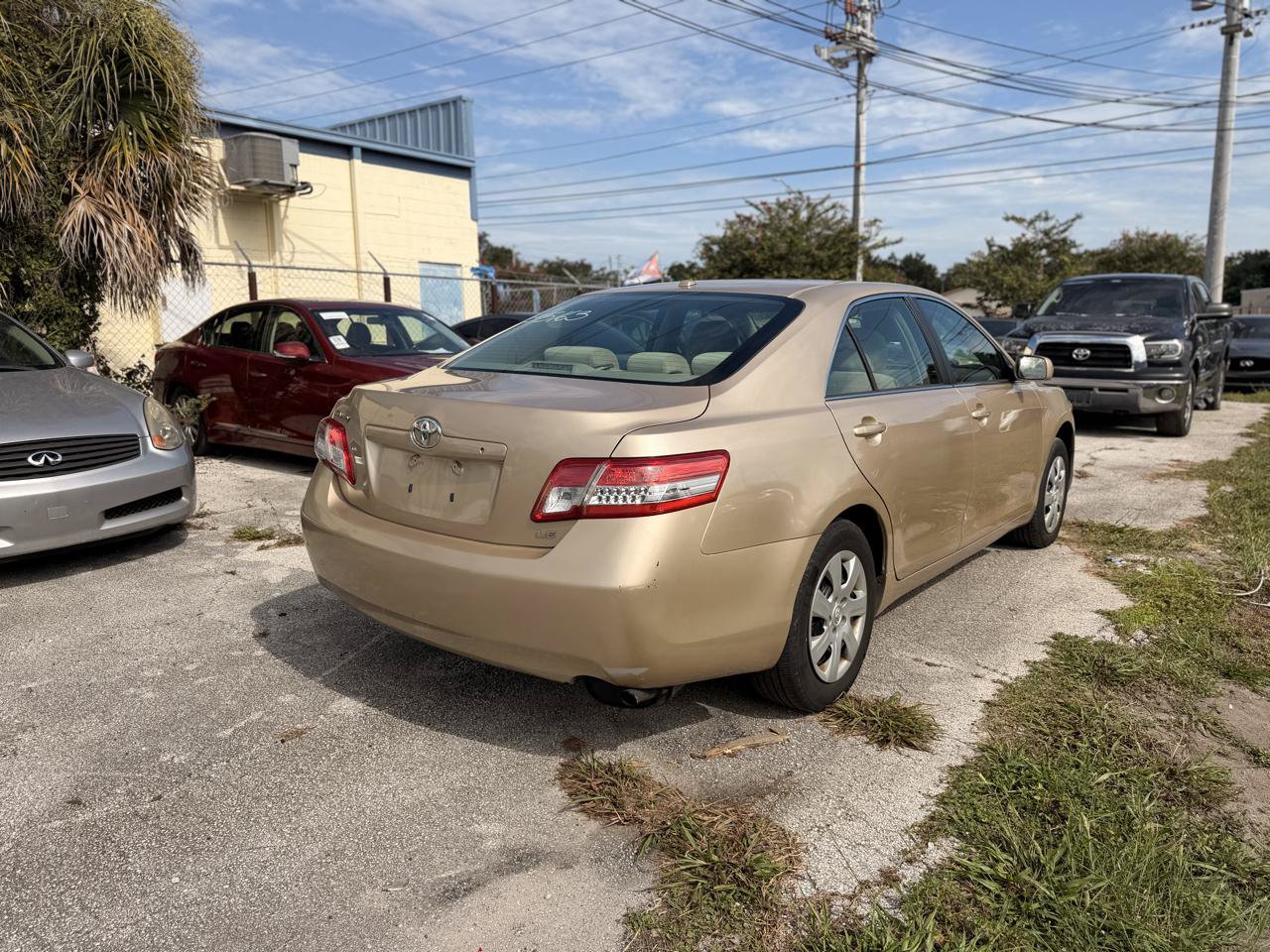 Used 2010 Toyota Camry LE FWD image 4